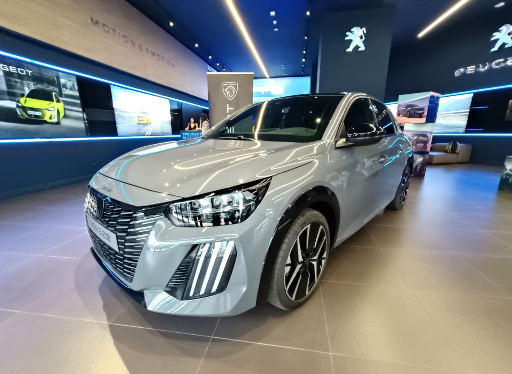 PEUGEOT 208